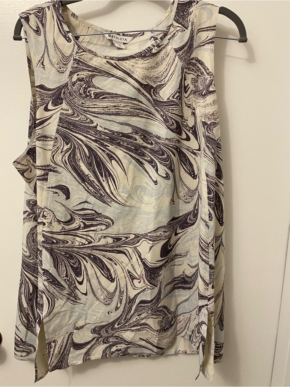 Athleta Zephyr Marble Swirl Sleeveless Tunic Top in Cream and Black